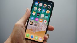 Apple selalu berkomitmen untuk memberikan pengalaman pengguna yang optimal, dan salah satu fitur yang mencolok dalam iPhone adalah True Tone.