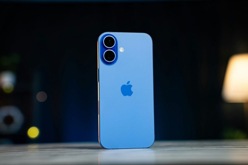 Polemik mengenai penjualan iPhone 16 di Indonesia semakin memanas setelah Apple mengajukan rencana investasi sebesar Rp 157 miliar untuk membangun pabrik di Bandung.