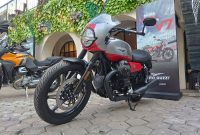 Moto Guzzi, salah satu merek legendaris dalam dunia sepeda motor, baru saja meluncurkan model terbaru mereka, V7 Stone Corsa, di pasar Indonesia.