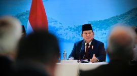 Prabowo menjelaskan bahwa meskipun pertumbuhan ekonomi dapat terlihat tinggi, hal itu tidak berarti banyak jika mayoritas rakyat