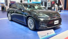 Toyota Crown HEV (Hybrid Electric Vehicle) kembali menjadi sorotan di ajang Gaikindo Jakarta Auto Week (GJAW) 2024.