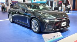 Toyota Crown HEV (Hybrid Electric Vehicle) kembali menjadi sorotan di ajang Gaikindo Jakarta Auto Week (GJAW) 2024.