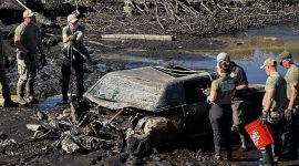 Setelah 44 tahun tanpa jawaban, misteri hilangnya dua orang akhirnya terpecahkan. Dua kerangka manusia ditemukan di dalam sebuah mobil yang tenggelam di dasar danau di wilayah terpencil.