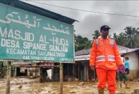 Banjir bandang melanda wilayah Tapanuli Selatan, Sumatera Utara, pada Jumat, 22 November 2024, yang mengakibatkan dua orang warga meninggal dunia.