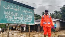 Banjir bandang melanda wilayah Tapanuli Selatan, Sumatera Utara, pada Jumat, 22 November 2024, yang mengakibatkan dua orang warga meninggal dunia.