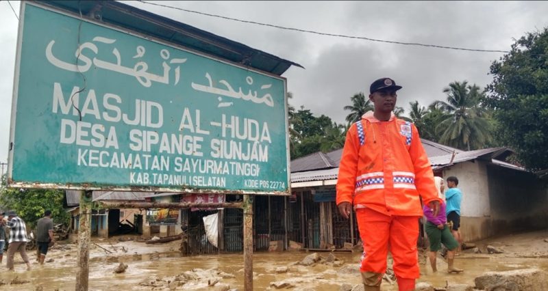 Banjir bandang melanda wilayah Tapanuli Selatan, Sumatera Utara, pada Jumat, 22 November 2024, yang mengakibatkan dua orang warga meninggal dunia.