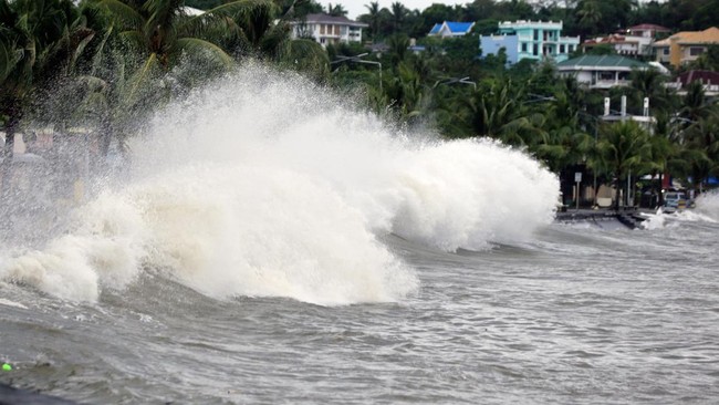 Kota Catarman di Samar Utara, Filipina, dilanda banjir besar akibat hujan deras selama sepekan, dengan curah hujan mencapai 619 mm dalam 24 jam—melebihi rata-rata bulanan.