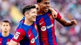 Barcelona menerima kabar buruk setelah striker utama mereka, Robert Lewandowski, dan pemain muda berbakat Lamine Yamal dipastikan harus menepi selama sekitar satu pekan akibat cedera.