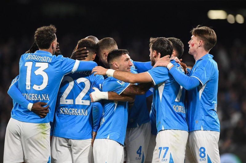 Napoli berhasil mengamankan kemenangan tipis 1-0 atas AS Roma dalam laga pekan ke-13 Serie A yang berlangsung di Stadion Diego Armando Maradona, Senin (25/11) dini hari WIB. Satu-satunya gol di pertandingan ini dicetak oleh Romelu Lukaku pada menit ke-26.