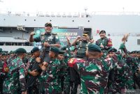 Panglima Komando Daerah Militer (Pangdam) Iskandar Muda (IM), Mayjen TNI Agus Subiyanto, hari ini secara resmi melepas 450 prajurit TNI yang tergabung dalam Satgas Pamtas RI-PNG.