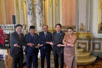 Presiden Indonesia, Prabowo Subianto, tampil dalam momen keakraban bersama para pemimpin dunia saat menghadiri Gala Dinner KTT APEC 2024 di Lima, Peru.