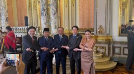 Presiden Indonesia, Prabowo Subianto, tampil dalam momen keakraban bersama para pemimpin dunia saat menghadiri Gala Dinner KTT APEC 2024 di Lima, Peru.