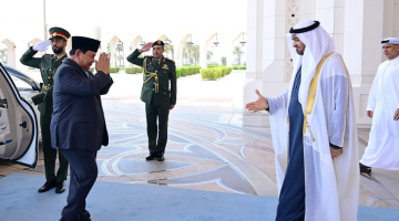 Presiden Prabowo Subianto melakukan pertemuan bilateral dengan Presiden Uni Emirat Arab (UEA), Mohamed bin Zayed Al Nahyan (MBZ), di Abu Dhabi.