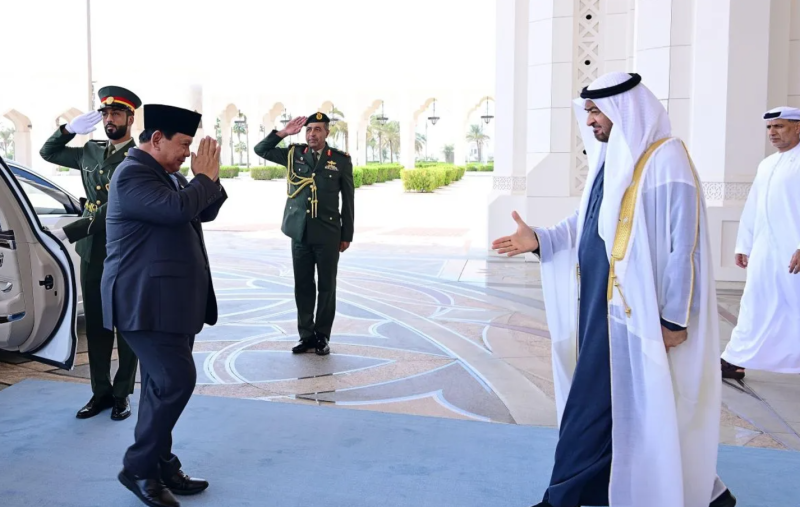 Presiden Prabowo Subianto melakukan pertemuan bilateral dengan Presiden Uni Emirat Arab (UEA), Mohamed bin Zayed Al Nahyan (MBZ), di Abu Dhabi.