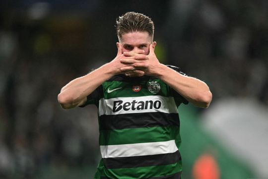 Viktor Gyokeres, striker andalan Sporting CP, menegaskan bahwa ia tidak akan meninggalkan klub di bursa transfer Januari 2025.