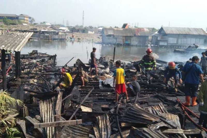 Kebakaran hebat terjadi di kawasan Bagan Belawan, Medan, pada Sabtu (8/12) pagi, yang mengakibatkan 10 rumah terbakar habis.