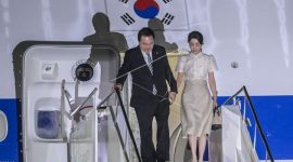 Desakan ini mencerminkan ketegangan politik yang semakin meningkat di Korea Selatan, di mana banyak pihak mulai mempertanyakan kemampuan presiden untuk menyelesaikan masa jabatannya