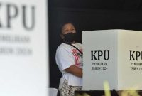 Usulan untuk mengubah mekanisme pemilihan kepala daerah (KDH) yang kini dilakukan secara langsung oleh masyarakat menjadi pemilihan oleh Dewan Perwakilan Rakyat Daerah (DPRD) kembali mengundang perdebatan.