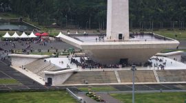 Dengan semakin banyaknya keluhan mengenai kebersihan dan fasilitas, diharapkan pengelola Monas dapat segera mengambil langkah-langkah yang diperlukan untuk meningkatkan pengalaman pengunjung dan menjaga Monas sebagai salah satu destinasi wisata utama di Jakarta.