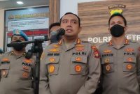 Berita mengejutkan datang dari dunia kepolisian Indonesia, di mana Budhi Herdi Susianto, mantan Kapolres Jakarta Selatan,