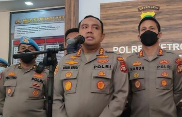 Berita mengejutkan datang dari dunia kepolisian Indonesia, di mana Budhi Herdi Susianto, mantan Kapolres Jakarta Selatan,