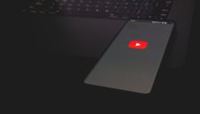 YouTube, platform berbagi video terbesar di dunia, baru-baru ini mengumumkan langkah tegas untuk memperketat kebijakan konten mereka.