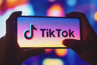 Pada bulan Desember 2024, pertemuan penting terjadi antara CEO TikTok, Shou Zi Chew, dan mantan Presiden Amerika Serikat,