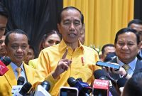 Peringatan Hari Ulang Tahun (HUT) Partai Golkar yang akan digelar besok menjadi sorotan publik, terutama dengan kehadiran dua tokoh penting,