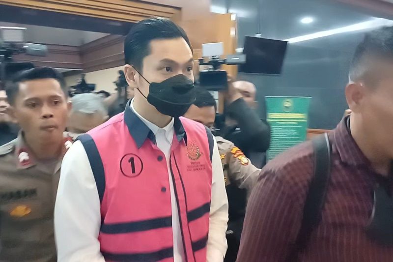 Di tengah berbagai isu dan kontroversi yang melibatkan dirinya, Harvey Moeis mengambil langkah berani untuk berbicara langsung kepada anak-anaknya mengenai tuduhan yang mengarah kepada dirinya.