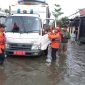 Masyarakat diharapkan tetap waspada dan mengikuti arahan dari pihak berwenang. Banjir ini menjadi pengingat pentingnya persiapan menghadapi bencana dan perlunya solidaritas antarwarga