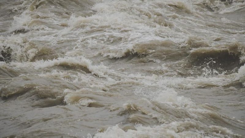 Banjir besar melanda sejumlah daerah di Sulawesi Selatan (Sulsel), dengan delapan kota dan kabupaten terkena dampak parah akibat hujan lebat yang mengguyur kawasan tersebut.