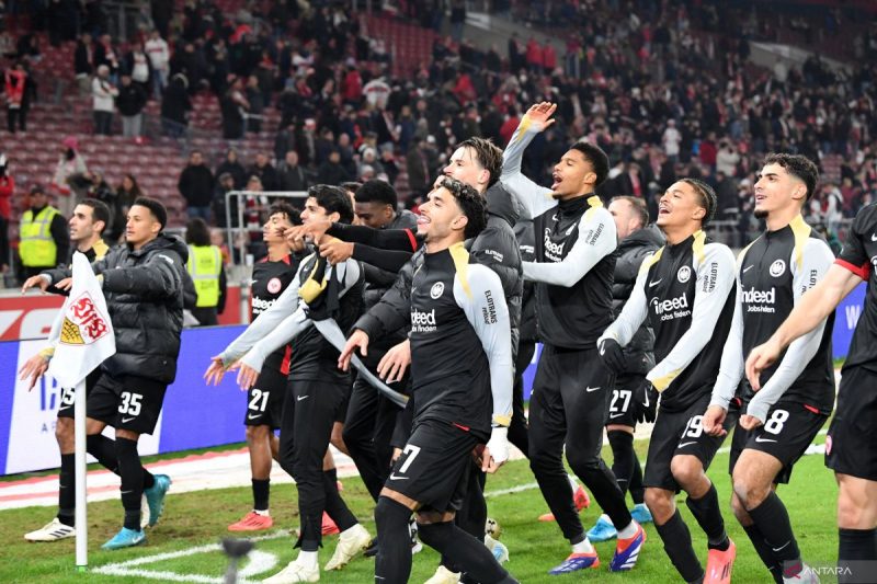 Eintracht Frankfurt meraih kemenangan besar 4-0 atas Heidenheim dalam pertandingan terbaru mereka di Bundesliga, yang mengukuhkan posisi mereka di tempat kedua klasemen sementara.