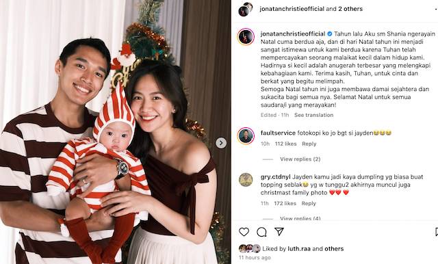 Pemain bulu tangkis Indonesia, Jonatan Christie, merayakan Natal pertama bersama buah hatinya yang baru lahir, memberikan momen spesial bagi keluarga kecilnya pada 25 Desember 2024.