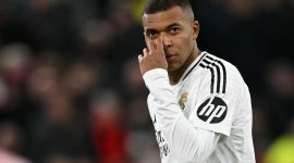 Kegagalan Kylian Mbappé mengeksekusi penalti menjadi sorotan dalam kekalahan mengejutkan Real Madrid dari Athletic Bilbao dengan skor 1-2 dalam pertandingan La Liga yang digelar di Santiago Bernabéu tadi malam.