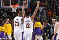 Los Angeles Lakers meraih kemenangan dramatis atas Golden State Warriors dalam pertandingan bertajuk 