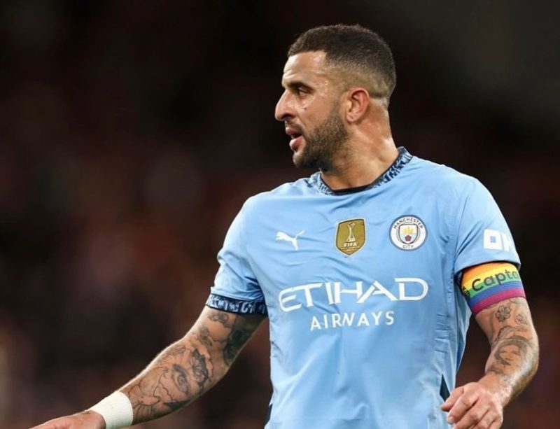 Manchester City menyatakan dukungannya yang kuat terhadap Kyle Walker setelah bek kanan mereka menjadi korban pelecehan rasial di media sosial. Insiden ini terjadi setelah Walker tampil impresif dalam kemenangan 1-0 City atas Tottenham dalam final Piala Liga.