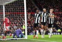 Dalam laga kandang yang berlangsung di Old Trafford, Manchester United kembali menelan kekalahan memalukan setelah ditaklukkan Newcastle United dengan skor 0-2.