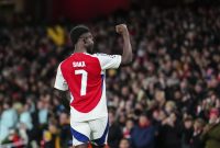 Kabar kurang menyenangkan datang dari Arsenal. Pelatih mereka, Mikel Arteta, mengonfirmasi bahwa salah satu pemain bintang, Bukayo Saka, akan absen selama beberapa pekan karena mengalami cedera.