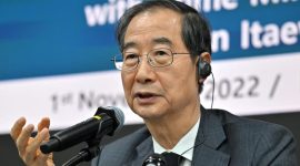 Perdana Menteri (PM) Korea Selatan, Lee Jae-myung, mengeluarkan permintaan maaf secara terbuka terkait kegagalan pemerintah dalam mencegah keputusan Presiden Yoon Suk-yeol untuk menerapkan status darurat militer di beberapa wilayah.