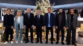 Menjelang perayaan Natal, pelatih dan kapten Real Madrid, Carlo Ancelotti dan Karim Benzema, mengirimkan pesan khusus untuk para suporter setia mereka di seluruh dunia.