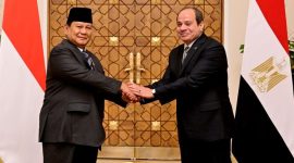 Menteri Pertahanan Republik Indonesia, Prabowo Subianto, melakukan pertemuan penting dengan Presiden Mesir, Abdel Fattah el-Sisi, di Istana Kepresidenan Al Ittihadiyah, Kairo, pada hari ini.