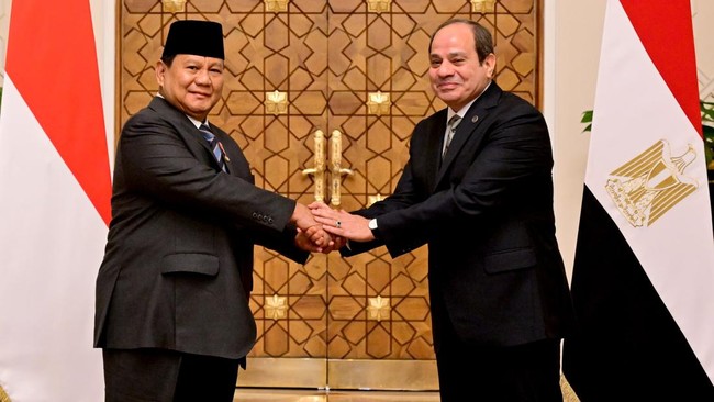 Menteri Pertahanan Republik Indonesia, Prabowo Subianto, melakukan pertemuan penting dengan Presiden Mesir, Abdel Fattah el-Sisi, di Istana Kepresidenan Al Ittihadiyah, Kairo, pada hari ini.