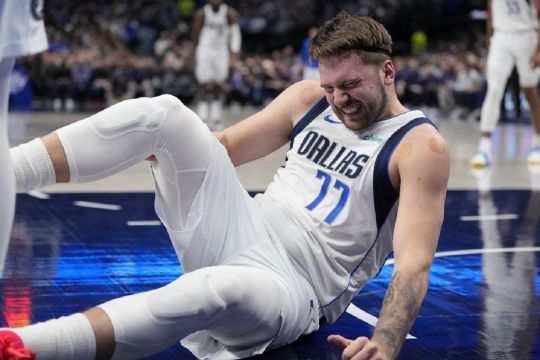 Pada Jumat malam, 27 Desember 2024, rumah bintang Dallas Mavericks, Luka Doncic, menjadi sasaran pencurian. Menurut manajer bisnisnya, Lara Beth Seager, tidak ada orang di rumah saat kejadian, dan beruntungnya, Luka serta keluarganya dalam keadaan aman.