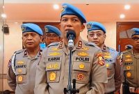 Kejadian ini memicu reaksi publik yang cukup signifikan, dengan banyak orang mengecam tindakan oknum yang mencoreng citra kepolisian