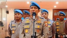 Kejadian ini memicu reaksi publik yang cukup signifikan, dengan banyak orang mengecam tindakan oknum yang mencoreng citra kepolisian