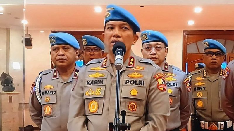 Kejadian ini memicu reaksi publik yang cukup signifikan, dengan banyak orang mengecam tindakan oknum yang mencoreng citra kepolisian