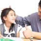 Membentuk anak yang tangguh dan penuh ketahanan adalah proses yang penting untuk membantu mereka menghadapi tantangan hidup. Berikut adalah enam langkah yang dapat diambil:
Ajarkan Keterampilan Mengatasi Masalah
Dorong anak untuk mencari solusi ketika menghadapi masalah. Berikan mereka kesempatan untuk berpikir kritis dan membuat keputusan sendiri.
Berikan Dukungan Emosional
Selalu ada untuk anak Anda. Tunjukkan empati dan pahami perasaan mereka. Dukung mereka dalam menghadapi kegagalan dan tantangan, sehingga mereka merasa aman untuk berbagi.
Kembangkan Rasa Percaya Diri
Dorong anak untuk mencoba hal-hal baru dan menghargai usaha mereka, bukan hanya hasil. Ini akan membantu mereka percaya pada kemampuan diri dan mendorong keberanian untuk menghadapi tantangan.
Ajarkan Nilai Ketekunan
Tanamkan pentingnya ketekunan dan kerja keras. Berikan contoh nyata tentang bagaimana usaha dan ketekunan dapat menghasilkan hasil yang positif, bahkan ketika dihadapkan pada rintangan.
Ciptakan Lingkungan yang Aman
Pastikan anak memiliki lingkungan yang aman dan mendukung untuk tumbuh. Lingkungan yang positif akan mendorong mereka untuk bereksplorasi dan belajar tanpa rasa takut.
Fasilitasi Hubungan Sosial yang Positif
Dorong anak untuk membangun hubungan yang sehat dengan teman-teman dan orang dewasa lainnya. Interaksi sosial yang baik membantu mereka belajar berempati dan berinteraksi dengan orang lain.
Dengan mengikuti langkah-langkah ini, Anda dapat membantu anak Anda tumbuh menjadi individu yang tangguh dan siap menghadapi berbagai tantangan dalam hidup