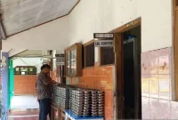 Kasus keracunan makanan ini cepat menyebar ke berbagai media internasional, dengan banyak outlet berita asing yang mengangkatnya sebagai contoh penting dalam keamanan pangan di program-program sosial pemerintah