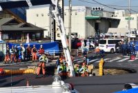 Sebanyak 1,2 juta warga di kawasan metropolitan Jepang dilaporkan terpaksa menangguhkan aktivitas mandi dan mencuci pakaian setelah sebuah lubang besar (sinkhole) yang muncul mendalam di bawah permukaan tanah menyebabkan kerusakan pada saluran air utama.