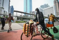 Tragedi menggemparkan terjadi di Tangerang ketika seorang pedagang Starling (stasiun kuliner) menjadi korban penyerangan yang brutal.